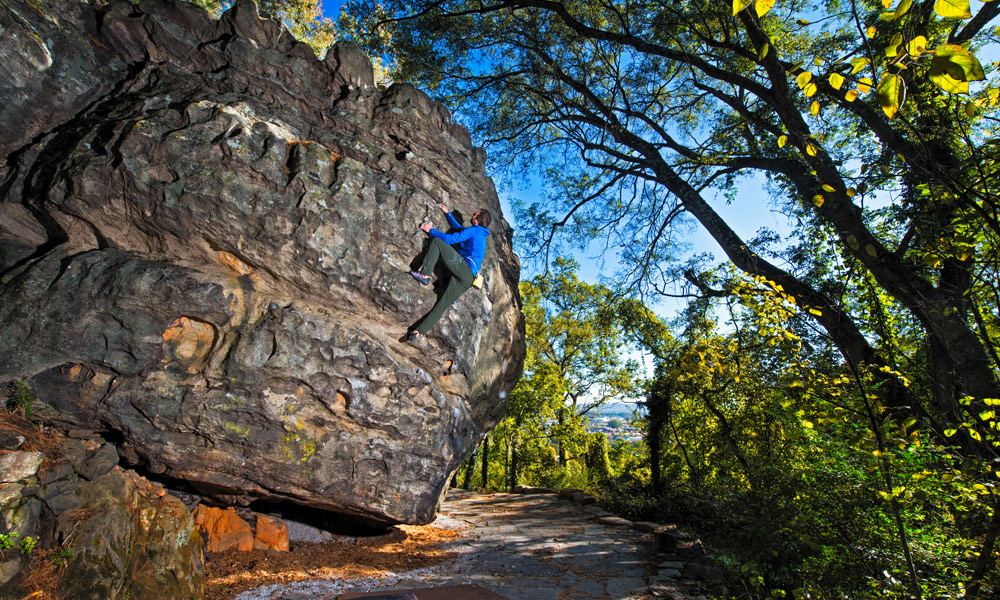 Photo of climber in the bouldering park