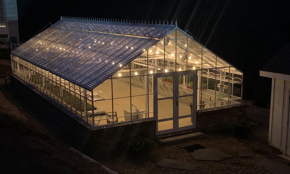 Photo of the greenhouse at night
